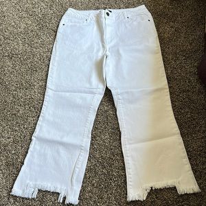 Women’s 1822 Denim 12/31 White Distressed Crop Jeans